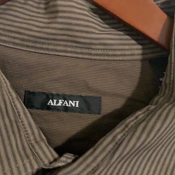 Button down - Picture 2 of 3